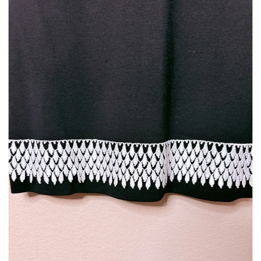 Yoana Baraschi Black‎ White Knit Lace Trim V Neck Dress Size Large XL Stretch